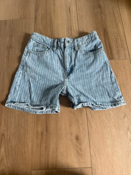 H&M Light Blue Striped Denim Shorts - Picture 2 of 4
